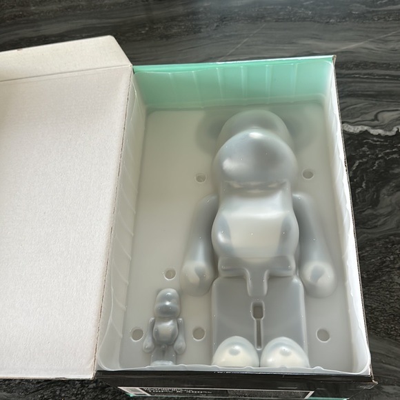 Bearbrick Nike SB 100% & 400% Set - Picture 6 of 9